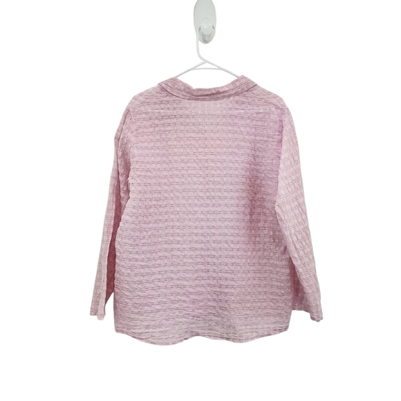 Cut Loose Women's Textured Button Front Boxy Fit Shirt - M - Picture 6 of 6